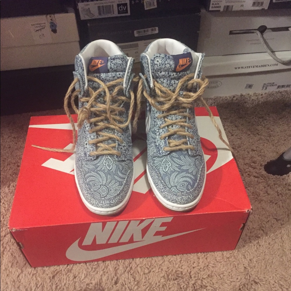 Nike dunk sky high